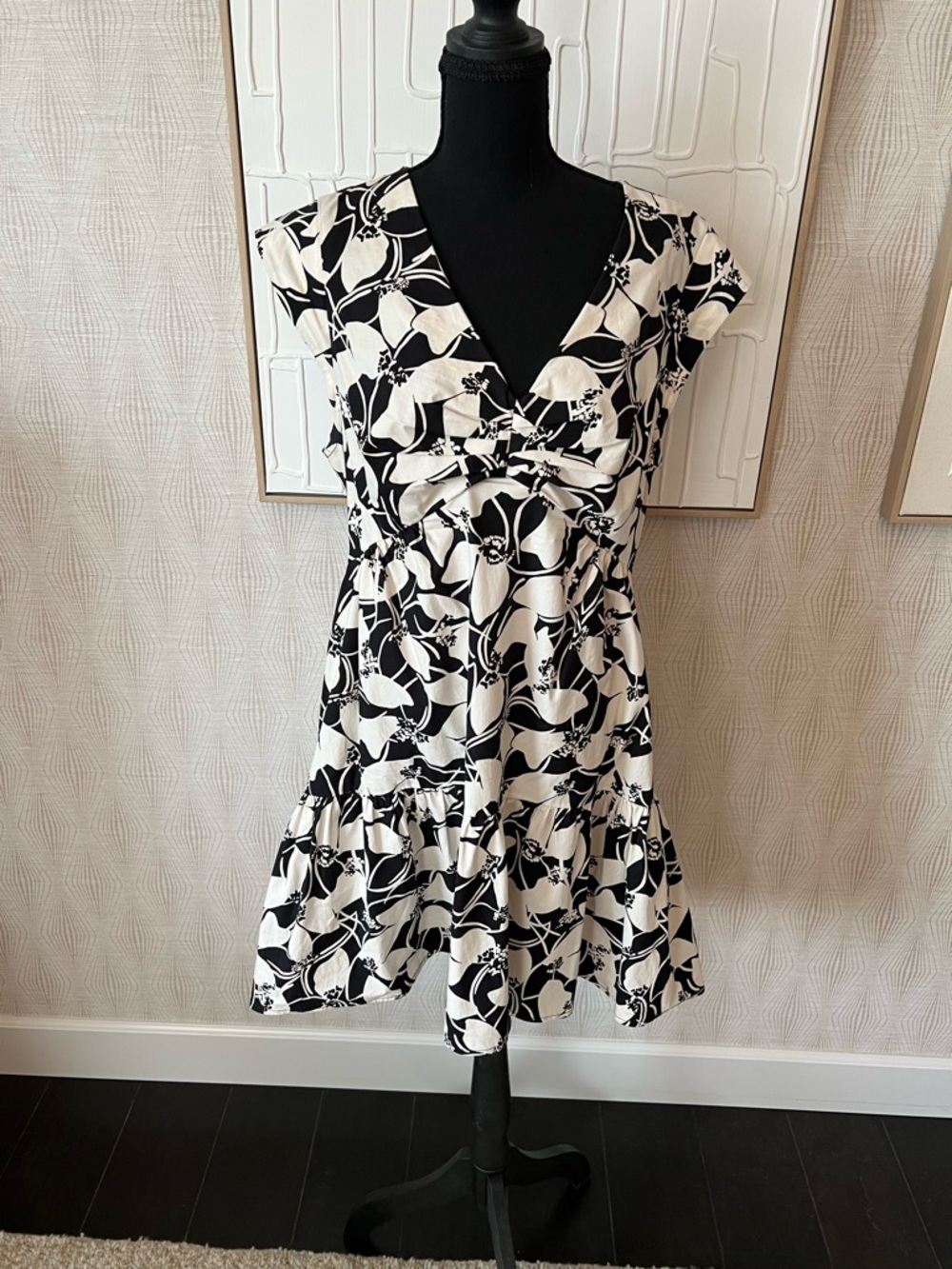 Black & White Floral V-Neck Cap Sleeve Dress